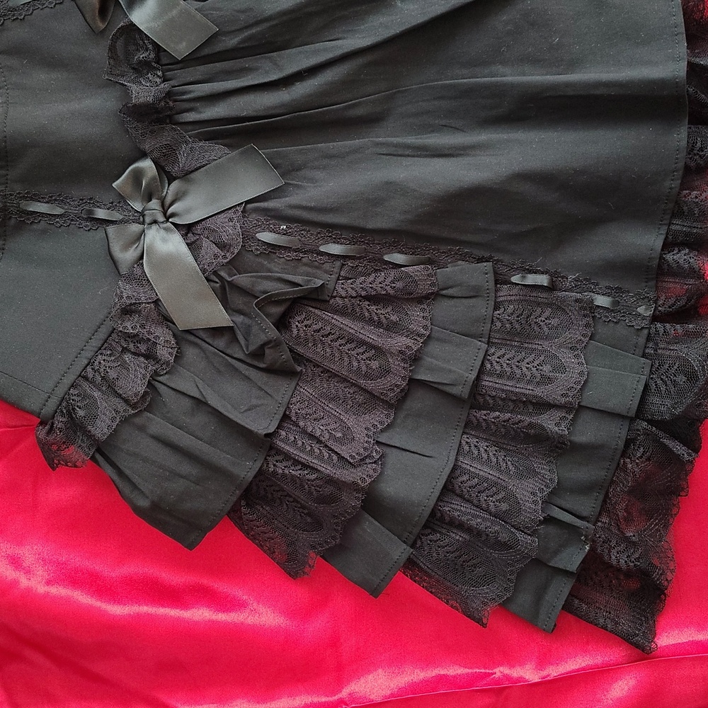 Dollskill Widow Black Ruffle Mini Skirt - Picture 3 of 4